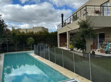 Casa · 166m² · 5 Ambientes · 2 Cocheras · Casa en Venta en San Francisco, Villanueva, Tigre