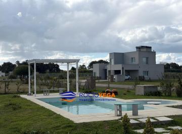 Casa · 160m² · 4 Ambientes · Casa en Alquiler en Barrio Los Juncos, Lujan, Las Cretonas, Acceso Oeste 69