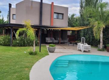 Casa · 860m² · 5 Ambientes · 2 Cocheras · Alquiler Temporario - Casa en Roldan