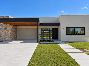 Casa de 5 ambientes, General Rodríguez · Casa Minimalista en Venta, Country Terravista