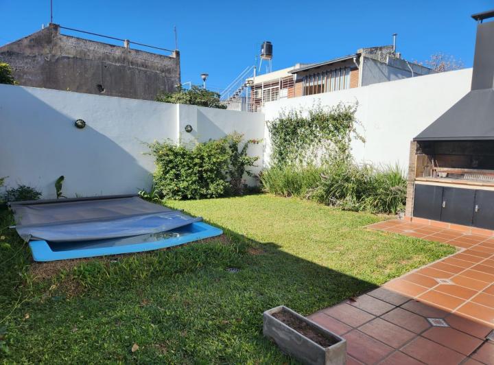 Casa · 190m² · 6 Ambientes · 2 Cocheras