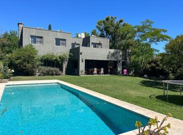 Casa · 280m² · 5 Ambientes · 2 Cocheras · Alquiler por Temporada! Casa de 4 Dorm. en Bella Vista