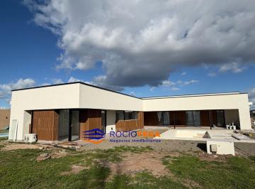 Casa · 200m² · 4 Ambientes · Casa en Alquiler en Barrio Los Juncos, Lujan, Acceso Oeste