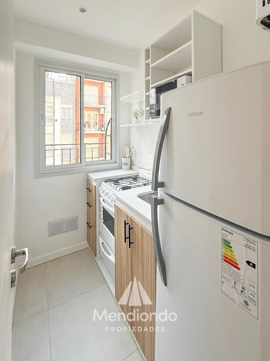 Venta / departamento monoambiente al frente con balcón A estrenar / reciclado