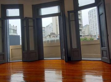Departamento de 5 ambientes, Balvanera · Dueño Directo Vende – Departamento de 5 Ambientes Al Frente con Balcones y Patio