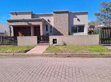Casa de 5 ambientes, Navarro · Casa de 900 m² con 3 Dorm. en Venta en Navarro