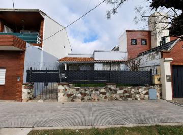 Casa · 84m² · 3 Ambientes · Venta Casa Gran Lote Propio en Bernal Oeste