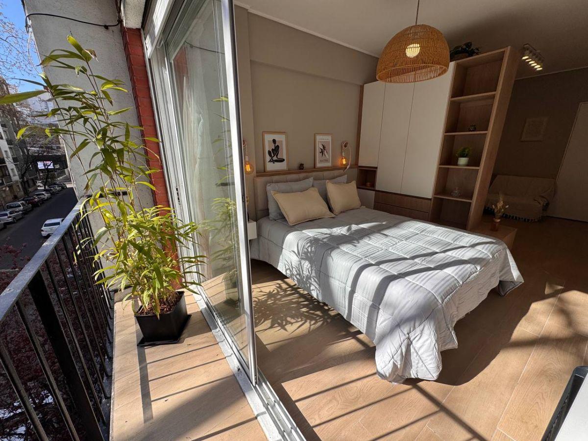 Venta departamento 1 ambiente dividido con balcón — Plaza Colón