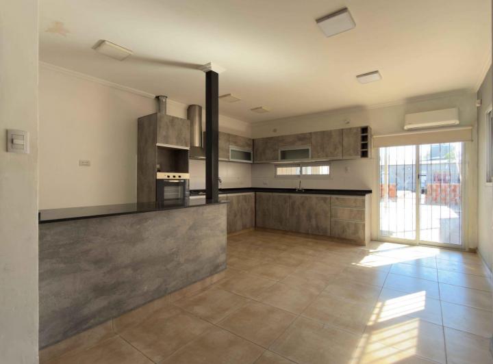 Casa · 200m² · 4 Ambientes · 1 Cochera