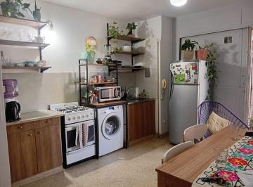 Departamento · 60m² · 4 Ambientes · Venta 4 Amb C/balcon Parque Patricios