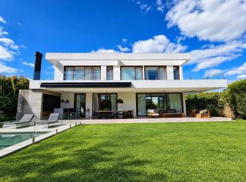 Casa · 345m² · 6 Ambientes · 4 Cocheras · Casa en Venta en Albanueva Tigre