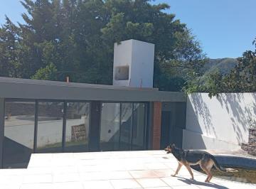 Casa · 80m² · 1 Ambiente · Cosquín Oportunidad, Quincho Tipo Loft con Pileta!