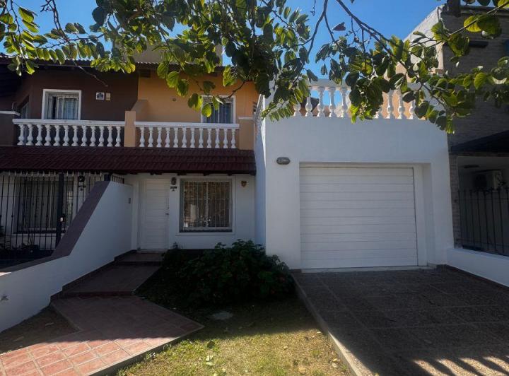 Casa · 150m² · 9 Ambientes · 1 Cochera