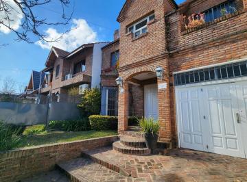 Casa · 250m² · 8 Ambientes · 2 Cocheras · Casa en Venta - Lomas de San Isidro