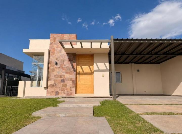 Casa · 115m² · 3 Ambientes · 2 Cocheras
