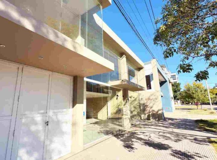 Local comercial · 260m² · 2 Cocheras