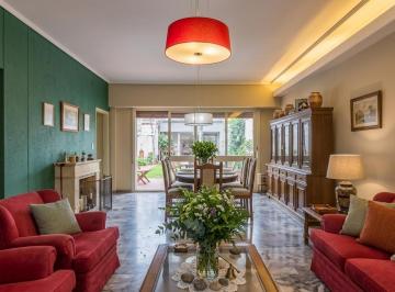 Casa · 223m² · 6 Ambientes · 2 Cocheras · Casa 5 Ambientes con Jardín, Quincho, Piscina y Garage – Sáenz Peña