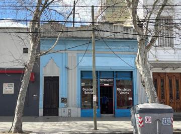 Local comercial de 8 ambientes, La Boca · Local en Venta con Vivienda en 1° Piso — Av Regimiento de Patricios, La Boca