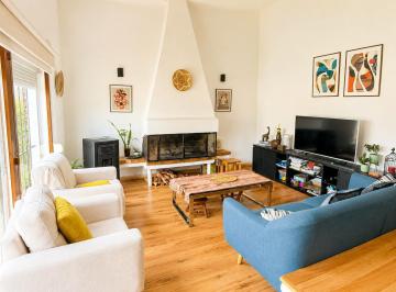 Casa · 300m² · 5 Ambientes · 1 Cochera · Casa Hipocampo