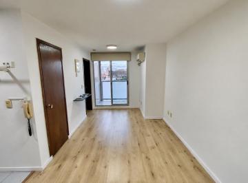 Departamento · 26m² · 2 Ambientes · 1 Cochera · Alquiler de Apartamento de 1 Dormitorio con Balcón en Parque Rodó, Montevideo.