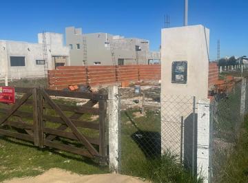 Terreno · 300m² · Gran Oportunidad, Lote Central con Inicio de Construcción en Barrio Estancias de Domselaar Venta