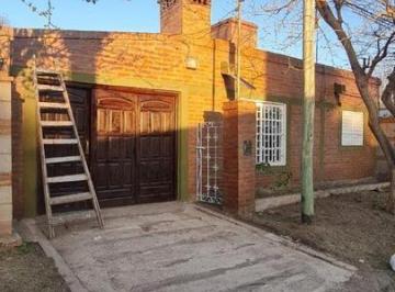 Casa · 65m² · 4 Ambientes · 1 Cochera · Casa en Alquiler de 3 Habitaciones en Villa Rivera Indarte