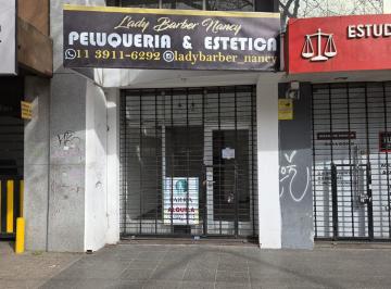 Local comercial de 2 ambientes, Florencio Varela · Impecable Local de 2 Niveles con Alta Visibilidad Sobre Av San Martín