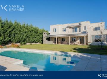 Casa · 324m² · 6 Ambientes · 6 Cocheras · Casa en Venta en Tigre