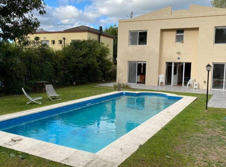 Casa · 187m² · 5 Ambientes · 2 Cocheras