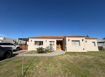 Casa de 4 ambientes, Esteban Echeverría · Divina Casa en Venta en Santa Ines de Canning! 3 Dorm., Piscina y Cerca de La Entrada!
