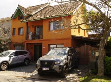Casa · 245m² · 5 Ambientes · 4 Cocheras · Casa - El Jacaranda