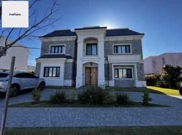 Casa · 296m² · 5 Ambientes · 2 Cocheras · Casa 5 Ambientes en Venta en Nuevo Quilmes