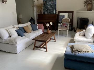 Casa · 227m² · 4 Ambientes · 1 Cochera · Casa en Acassuso