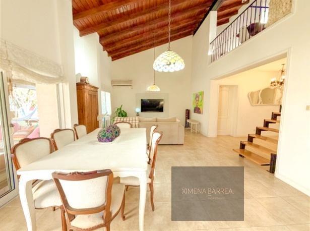 Casa · 213m² · 5 Ambientes · 1 Cochera