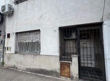 PH de 2 ambientes, Parque Avellaneda · Venta PH 2 Ambientes en Pb con Patio a Reciclar en Parque Avellaneda
