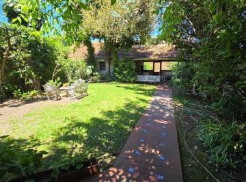 Casa · 190m² · 5 Ambientes · 1 Cochera · Venta Casa 5 Amb con Parque, Coche y Quinch Bernal
