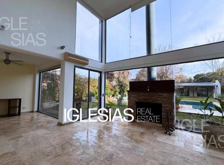 Casa · 300m² · 6 Ambientes · 2 Cocheras
