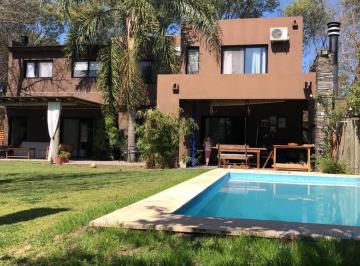 Casa · 250m² · 4 Ambientes · 3 Cocheras · Casa en Alquiler Temporario en Barrio Cerrado Los Berros