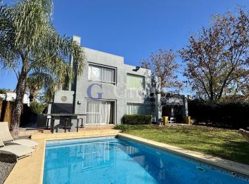 Casa · 236m² · 6 Ambientes · 4 Cocheras · Casa en Venta en Los Tacos, Pilar con Pileta