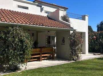 Casa · 270m² · 3 Dormitorios · 2 Cocheras · Del 1 Al 18 de Febrero 2027