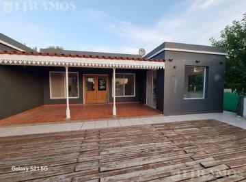 Casa · 150m² · 5 Ambientes · Casa en Alquiler por 24 Meses con Piscina 4 Dorm., altos de Manzanares