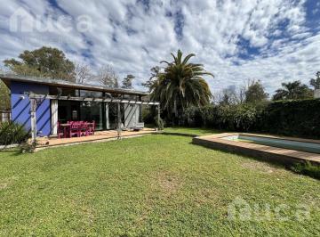 Casa · 95m² · 3 Ambientes · Alquiler de Verano | Flamante Casa de Estilo Rustico - Moderno con Jardin y Pileta | Barrio Residencia