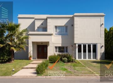 Casa · 280m² · 6 Ambientes · 2 Cocheras · Venta de Casa en Barrio Don Joaquin Canning