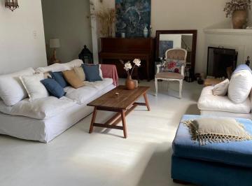 Casa · 227m² · 5 Ambientes · 1 Cochera · Casa Alquiler 5 Amb Acassuso San Isidro Jardin