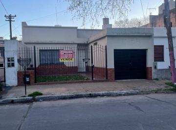 Casa de 3 ambientes, Quilmes · Casa de 3 Ambientes con Garage y Patio en Venta | Gran Ubicacion