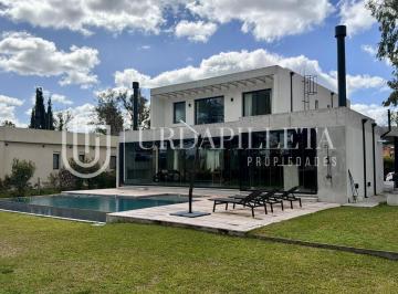 Casa · 225m² · 5 Ambientes · 4 Cocheras · Casa en Springdale