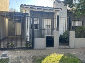 Casa de 4 ambientes, Morón · Alquiler Casa con Cochera, Jardin y Parque en Castelar