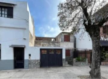 PH · 120m² · 4 Ambientes · 1 Cochera · Venta. Negociables. PH 5 Amb. a Reciclar. Lascano y Moliere.