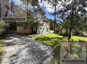 Casa · 180m² · 4 Ambientes · 1 Cochera · Casa en Venta en Zona Golf - Cariló, Costa Atlántica