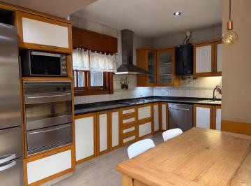 Casa · 116m² · 4 Ambientes · 1 Cochera · Casa en Venta en Quilmes